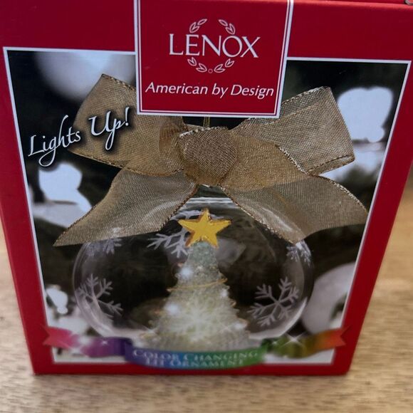 Lenox Vintage Christmas tree in Globe large Christmas ornament with gold detail - Picture 4 of 6